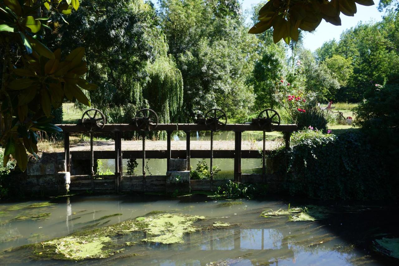 Le Moulin De Moquesouris - Chambres D'Hotes Et Table D'Hote Nazelles-Negron Екстер'єр фото